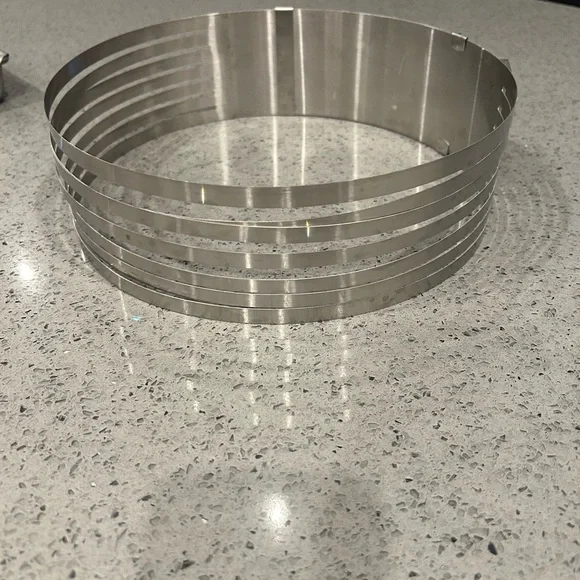 Cake layer slicer.
New - Picture 1 of 2